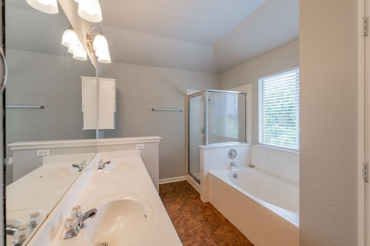 1202 Still Meadow Dr - Photo 3 of 28