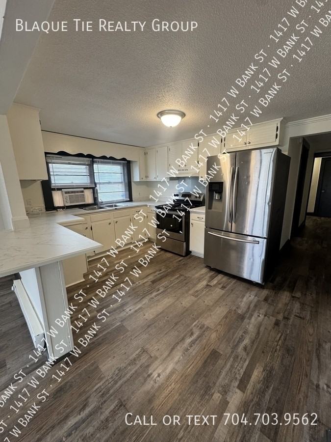 1417 W Bank St - Photo 4 of 11