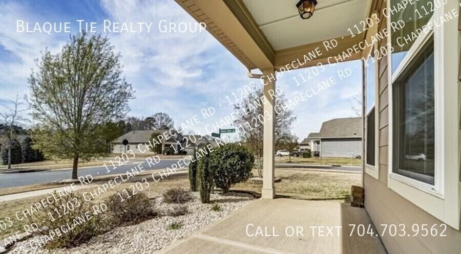 11203 Chapeclane Rd - Photo 3 of 25