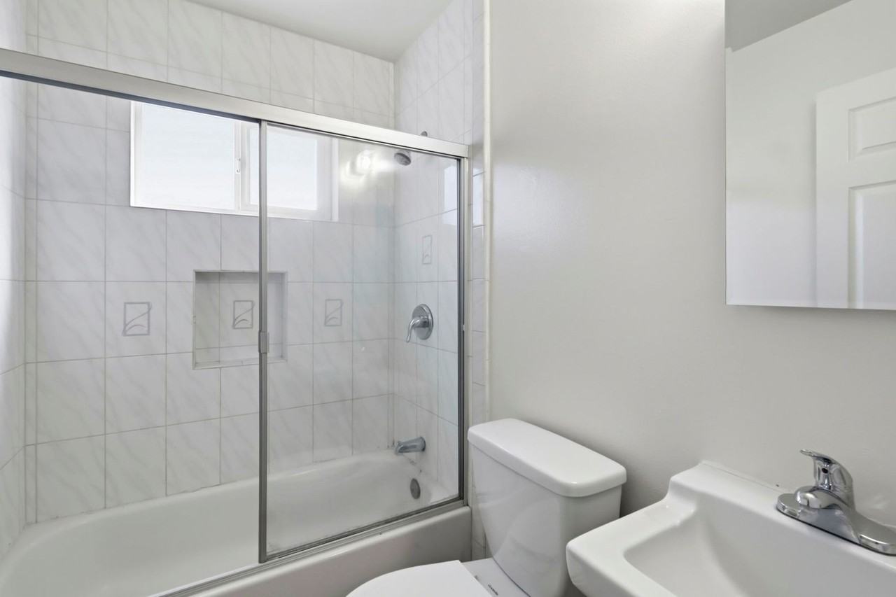 662 Johanna Ave - Photo 4 of 11