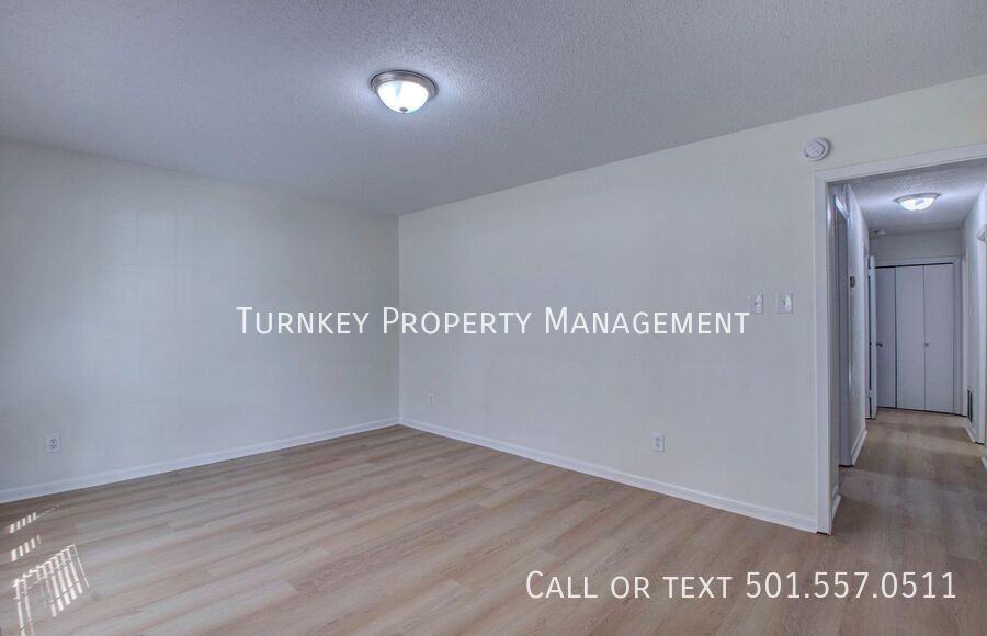 2511 Montreal Dr - Photo 4 of 27