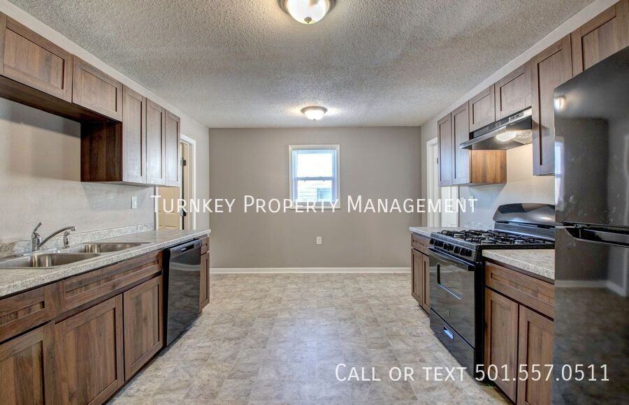 1412 Washington St - Photo 4 of 22