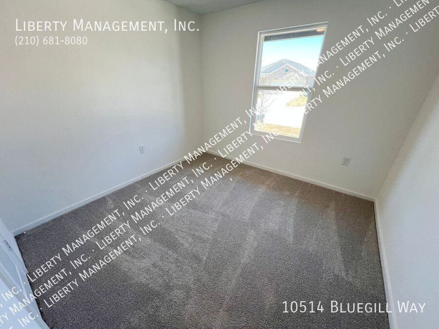 10514 Bluegill Way - Photo 3 of 36