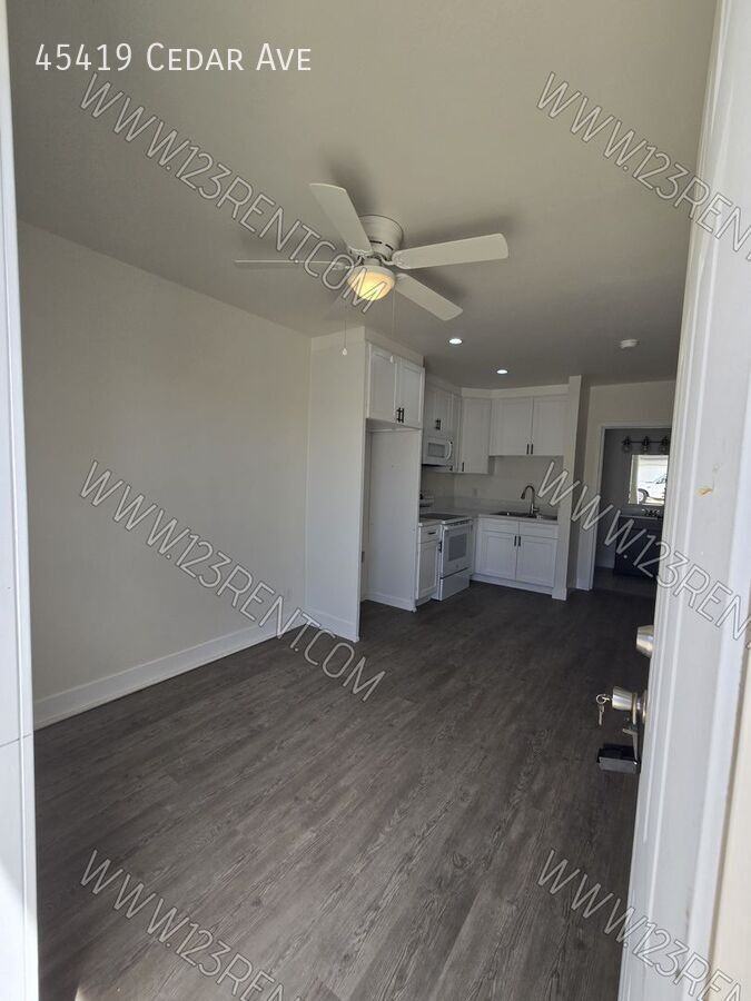 45419 Cedar Ave - Photo 3 of 12