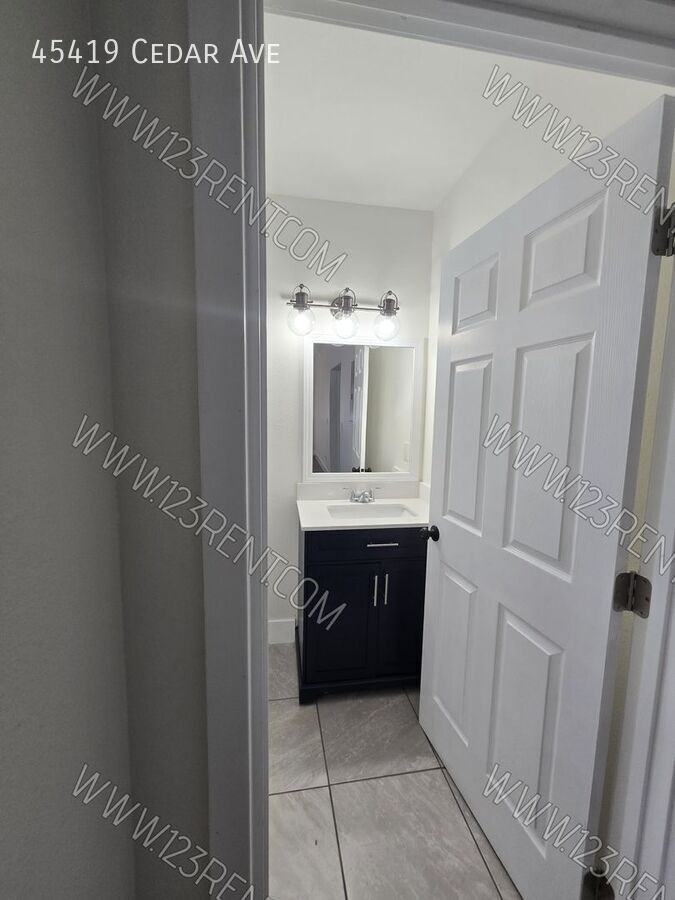 45419 Cedar Ave - Photo 4 of 12