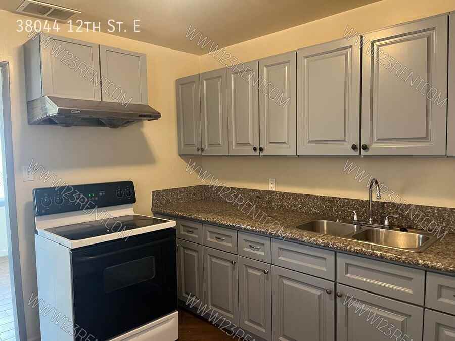 38044 12th St E - Photo 5 of 11