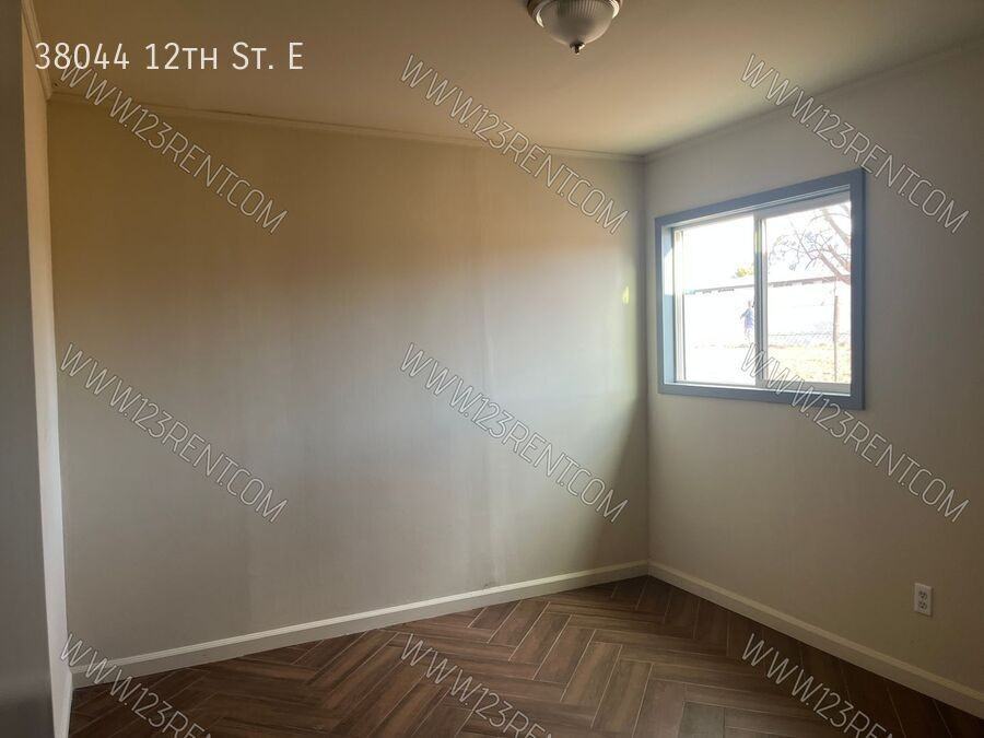 38044 12th St E - Photo 7 of 11