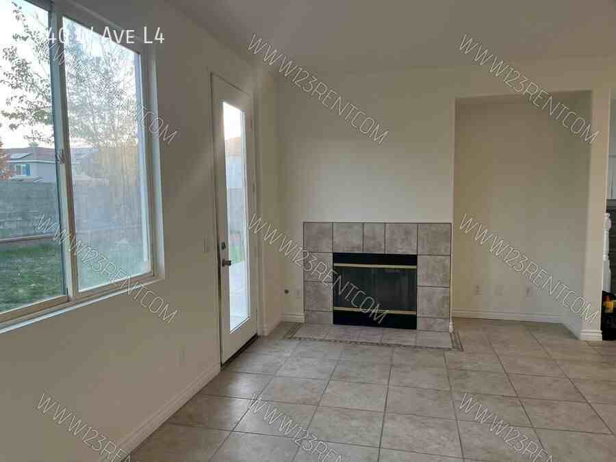 5640 W Avenue L4 - Photo 4 of 39