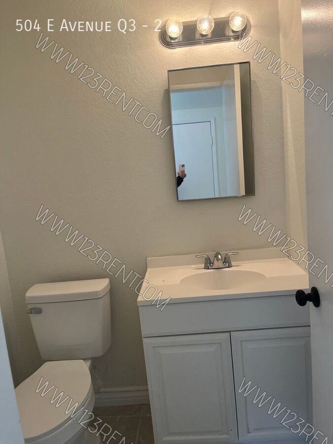 504 E Avenue Q3 #2 - Photo 4 of 10