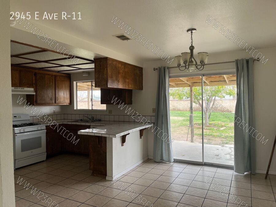 2945 E Avenue R11 - Photo 3 of 14