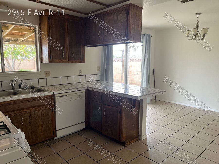 2945 E Avenue R11 - Photo 5 of 14