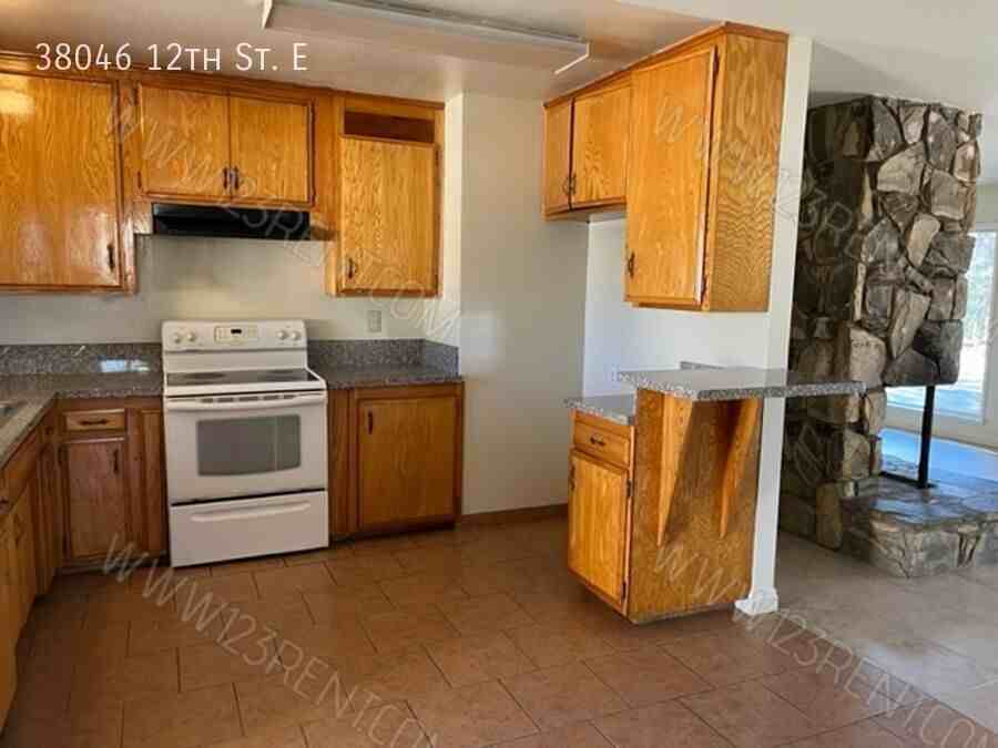 38046 12th St E - Photo 4 of 16