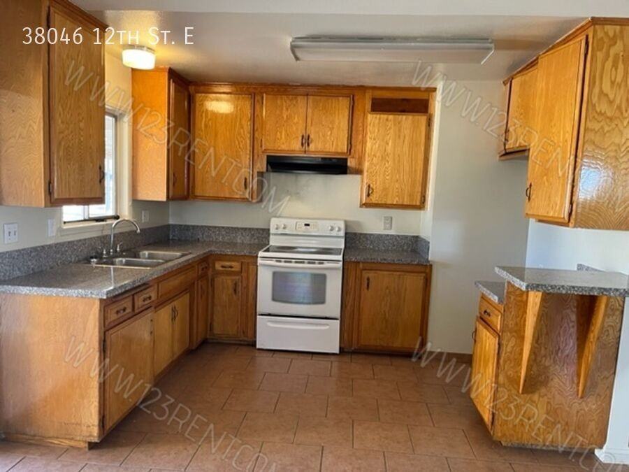 38046 12th St E - Photo 5 of 16