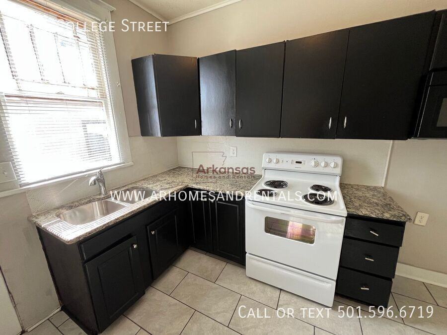 1409 College St - Photo 5 of 9