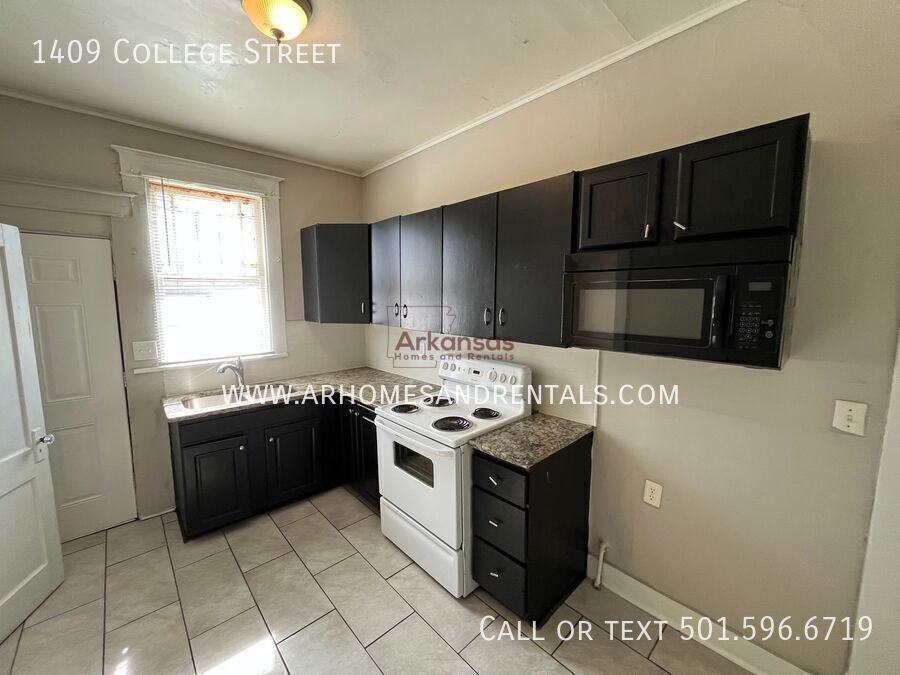 1409 College St - Photo 6 of 9