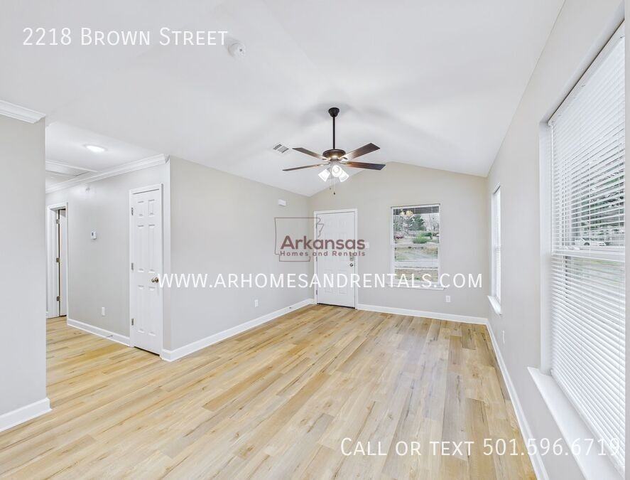 2218 Brown St - Photo 2 of 12