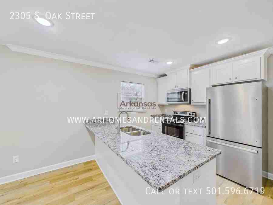 2305 S Oak St - Photo 4 of 12