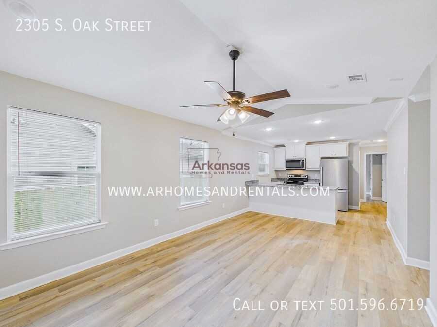 2305 S Oak St - Photo 5 of 12