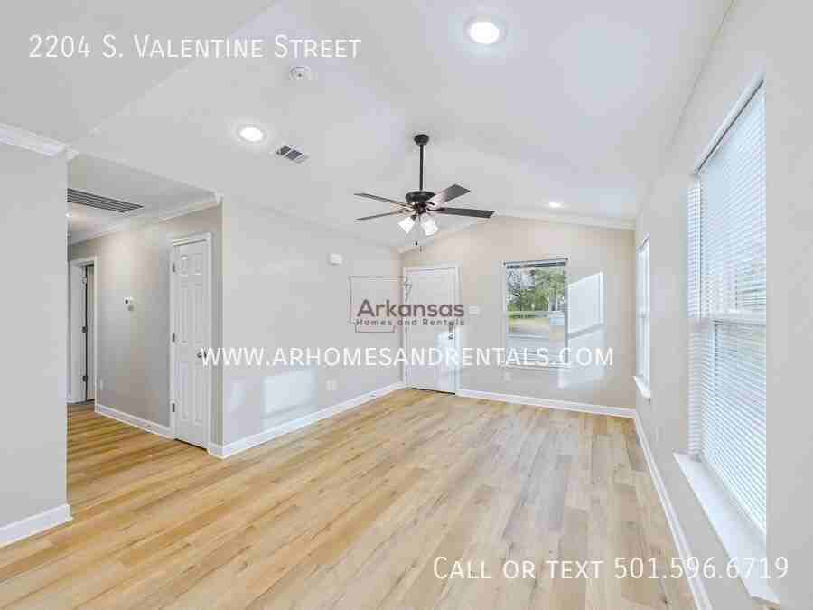 2204 S Valentine St - Photo 2 of 15
