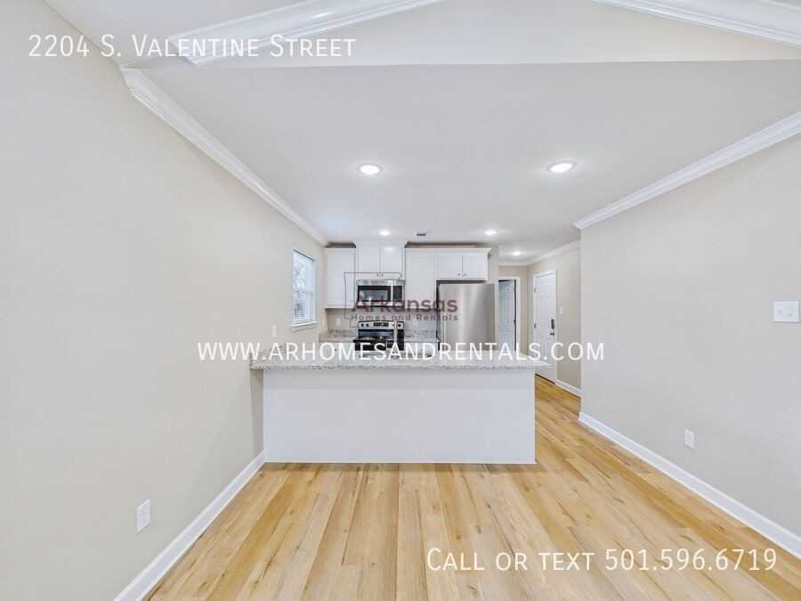 2204 S Valentine St - Photo 4 of 15