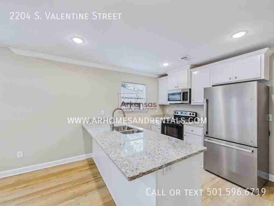 2204 S Valentine St - Photo 5 of 15