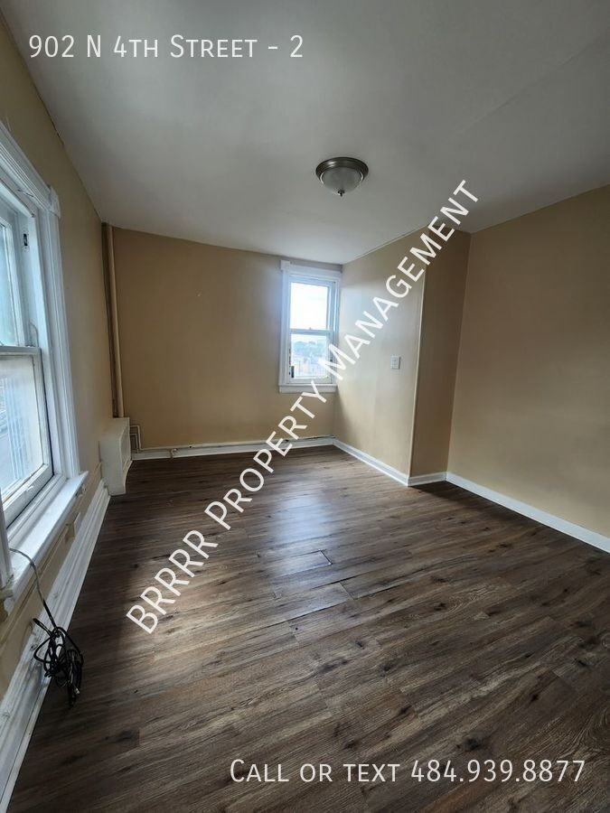 902 N 4th St #2 - Photo 4 of 17