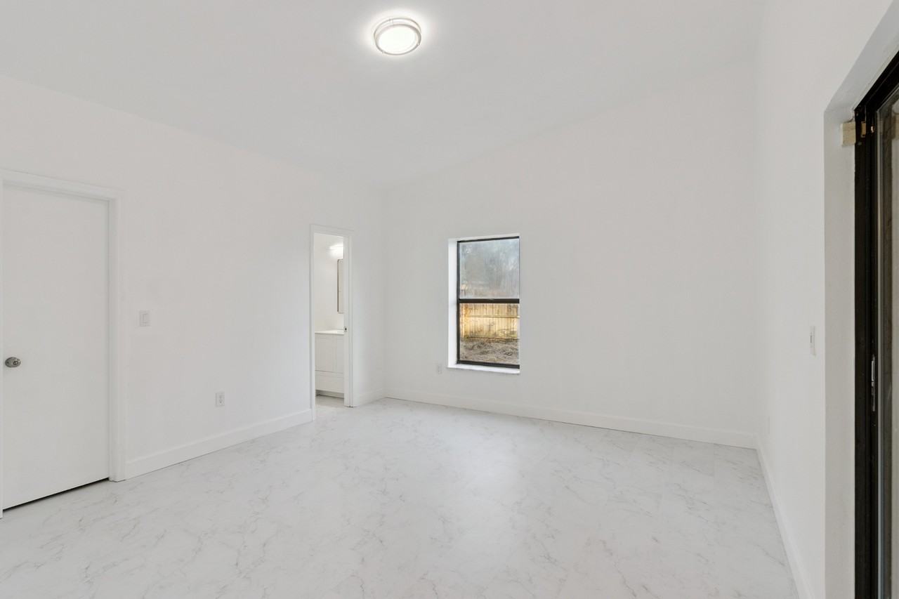 527 Glade Ct - Photo 3 of 20