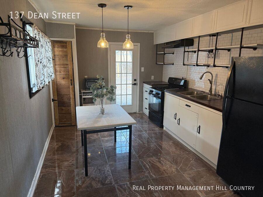 137 Dean St - Photo 6 of 15