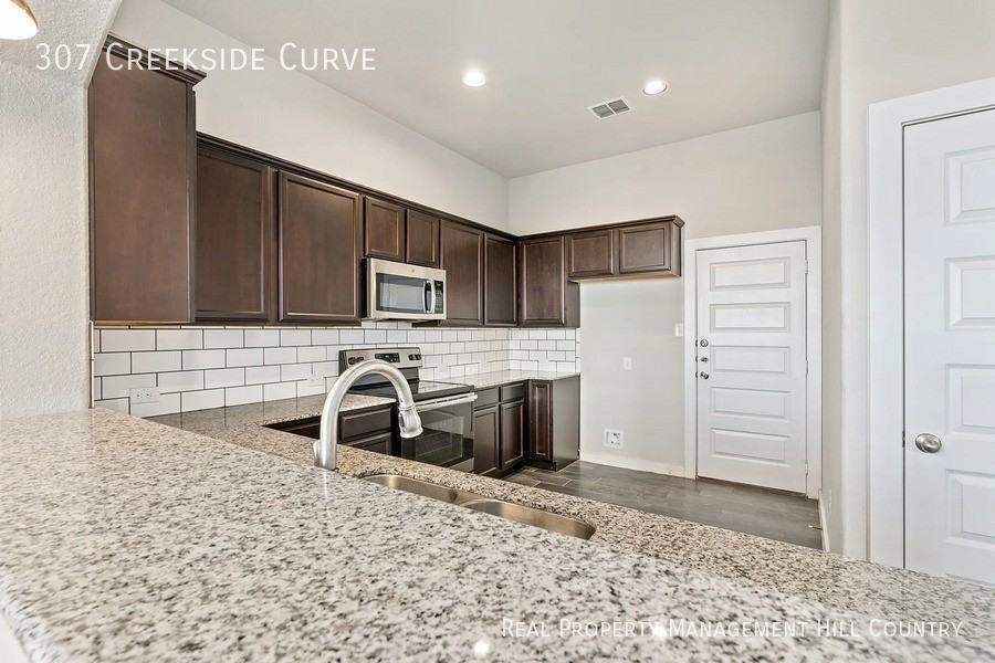 307 Creekside Curv - Photo 6 of 15