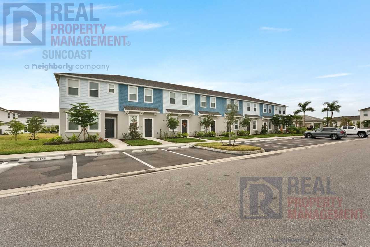 8937 Daybreak St - Photo 3 of 33