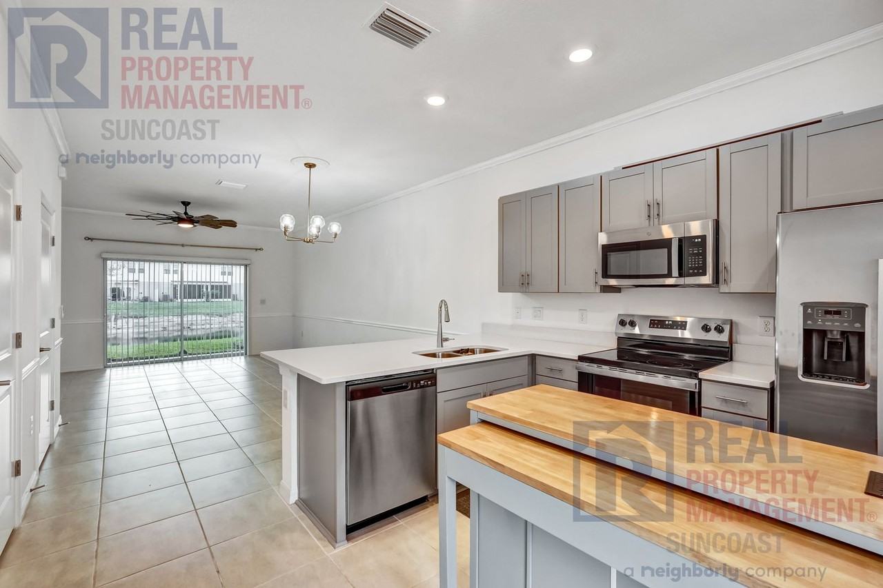 8937 Daybreak St - Photo 6 of 33