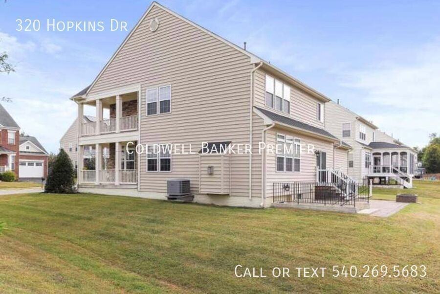 320 Hopkins Dr - Photo 3 of 24