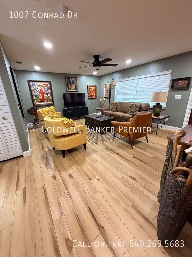 1007 Conrad Dr - Photo 3 of 13