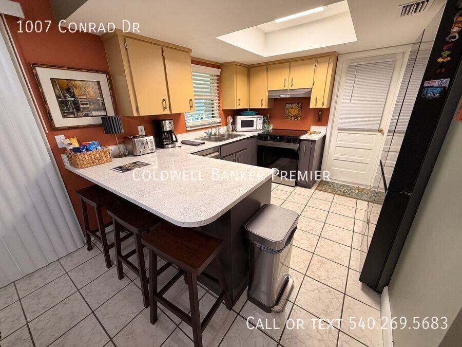 1007 Conrad Dr - Photo 5 of 13