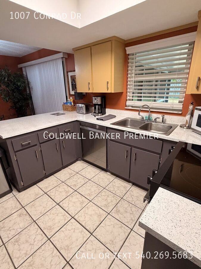 1007 Conrad Dr - Photo 6 of 13