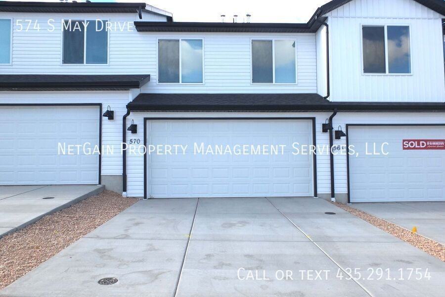 574 S May Dr - Photo 2 of 20