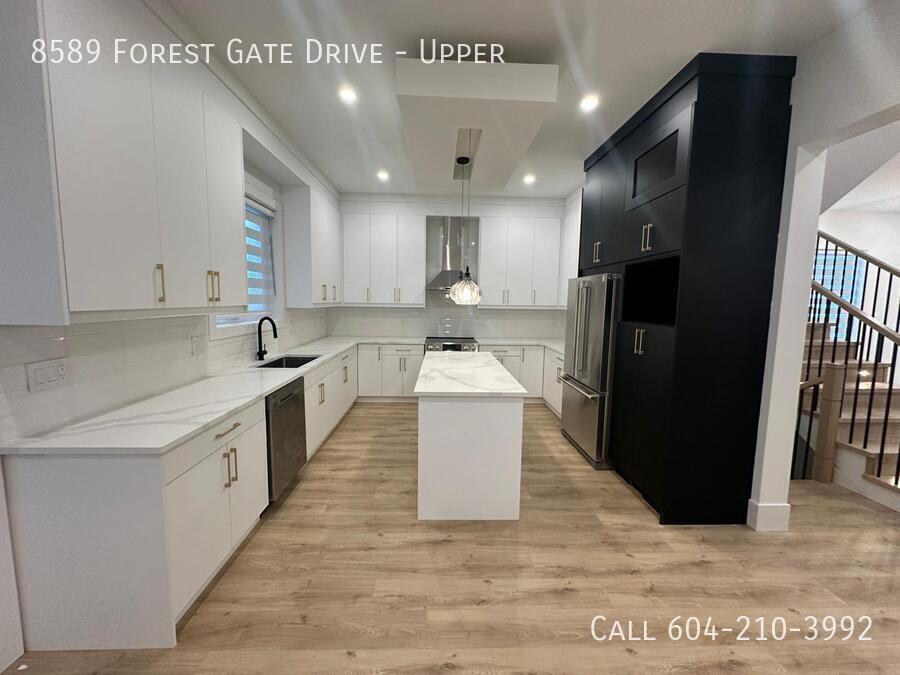 8589 Forest Gate Dr - Photo 2 of 17