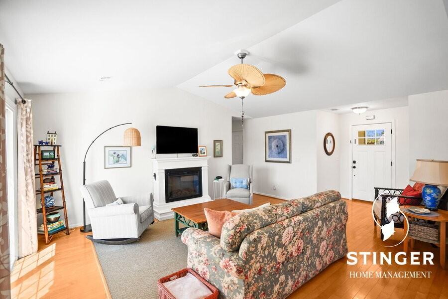 2927 Waters Edge Ct - Photo 6 of 38