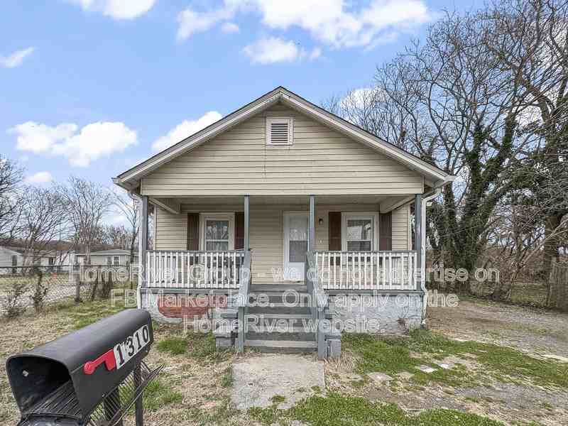 1310 Roanoke Ave - Photo 3 of 21