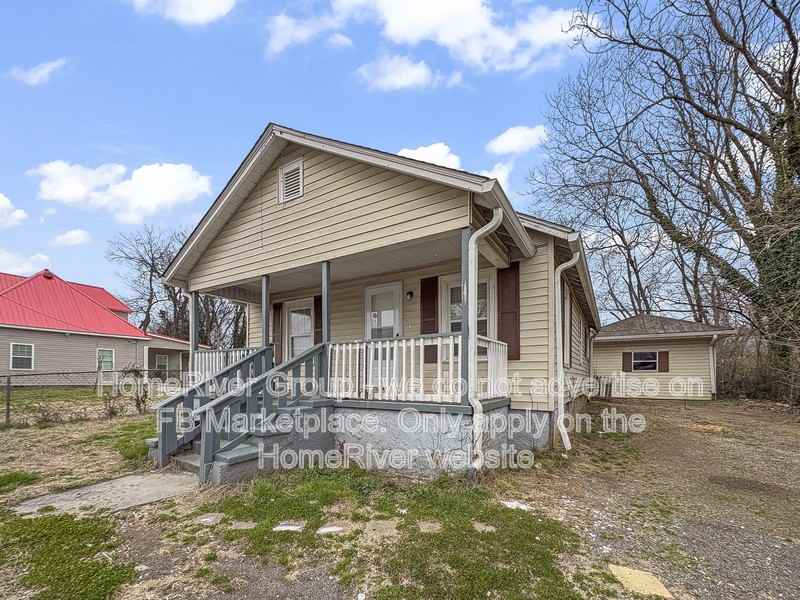 1310 Roanoke Ave - Photo 4 of 21