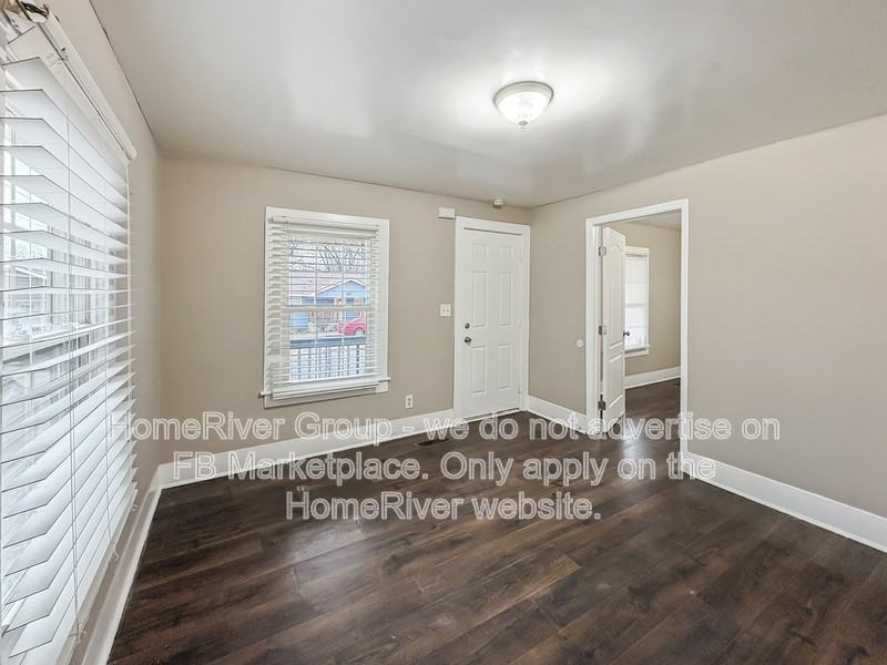 1310 Roanoke Ave - Photo 5 of 21