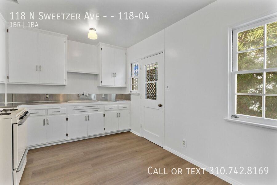 118 N Sweetzer Ave #118-04 - Photo 7 of 12