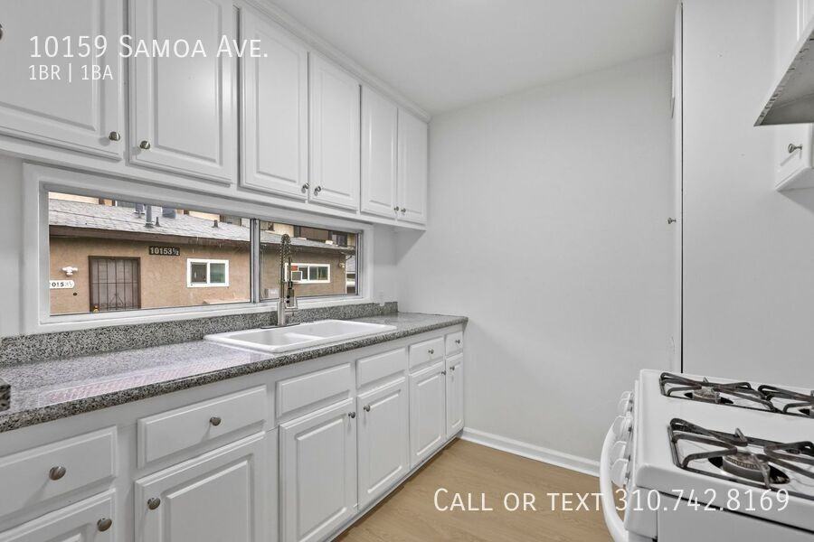 10159 Samoa Ave - Photo 2 of 34
