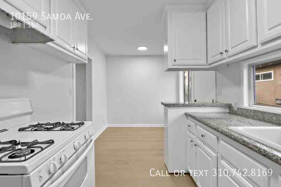 10159 Samoa Ave - Photo 3 of 34