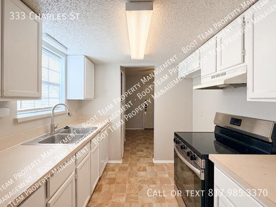 333 Charles St - Photo 6 of 23