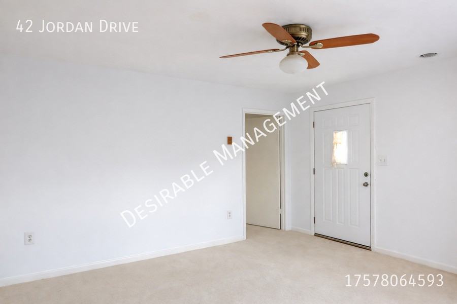 42 Jordan Dr - Photo 3 of 11