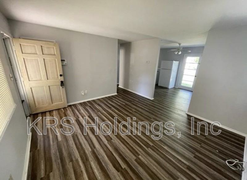 1301 Grimes Rd - Photo 2 of 15