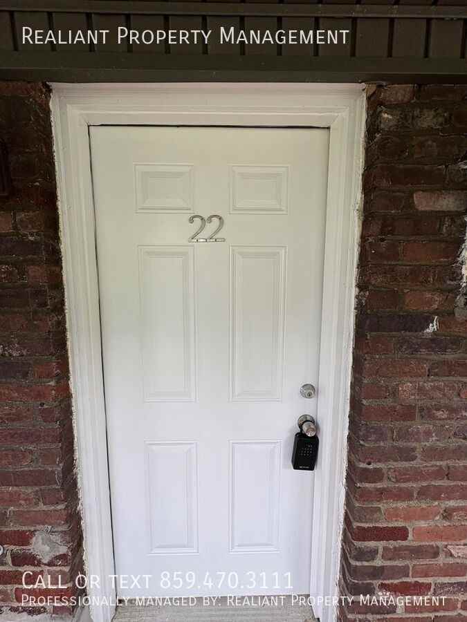 2021 Cambridge Dr #22 - Photo 2 of 25