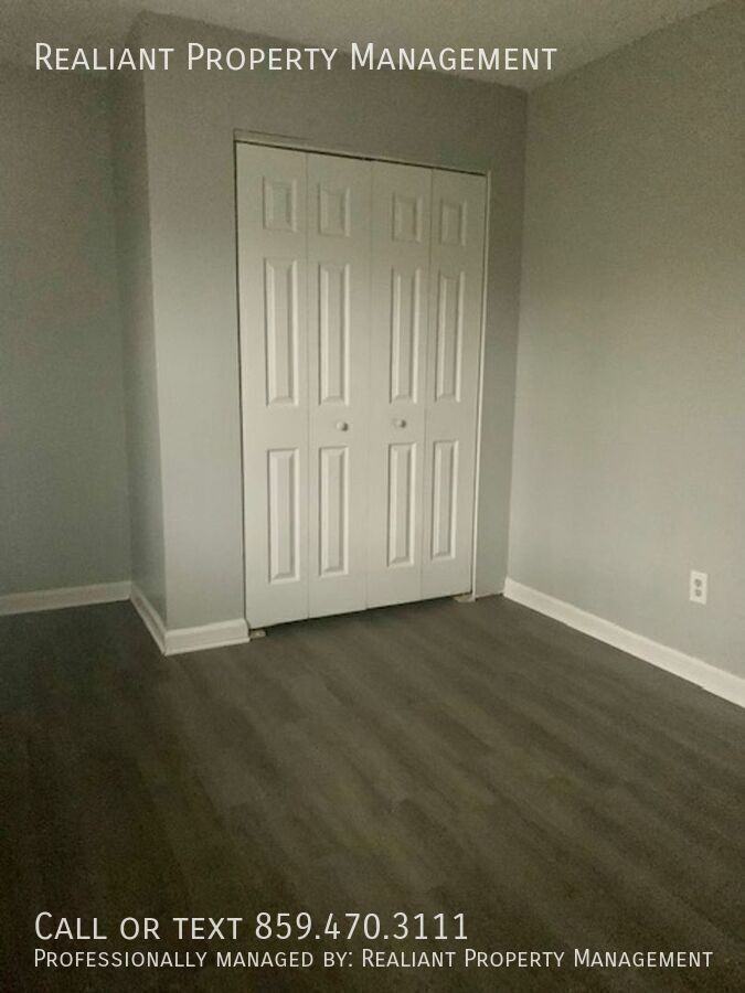 215 Green St - Photo 4 of 14