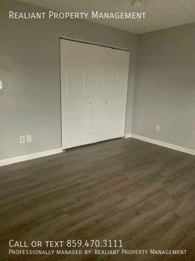 215 Green St - Photo 5 of 14